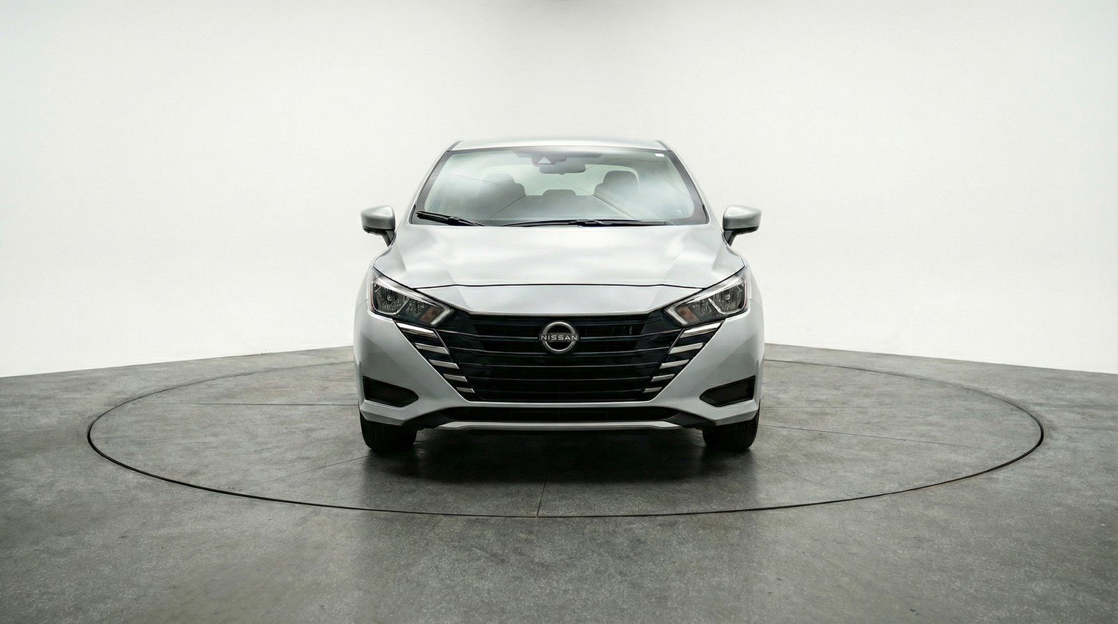 Used 2025 Nissan Versa SV image 2