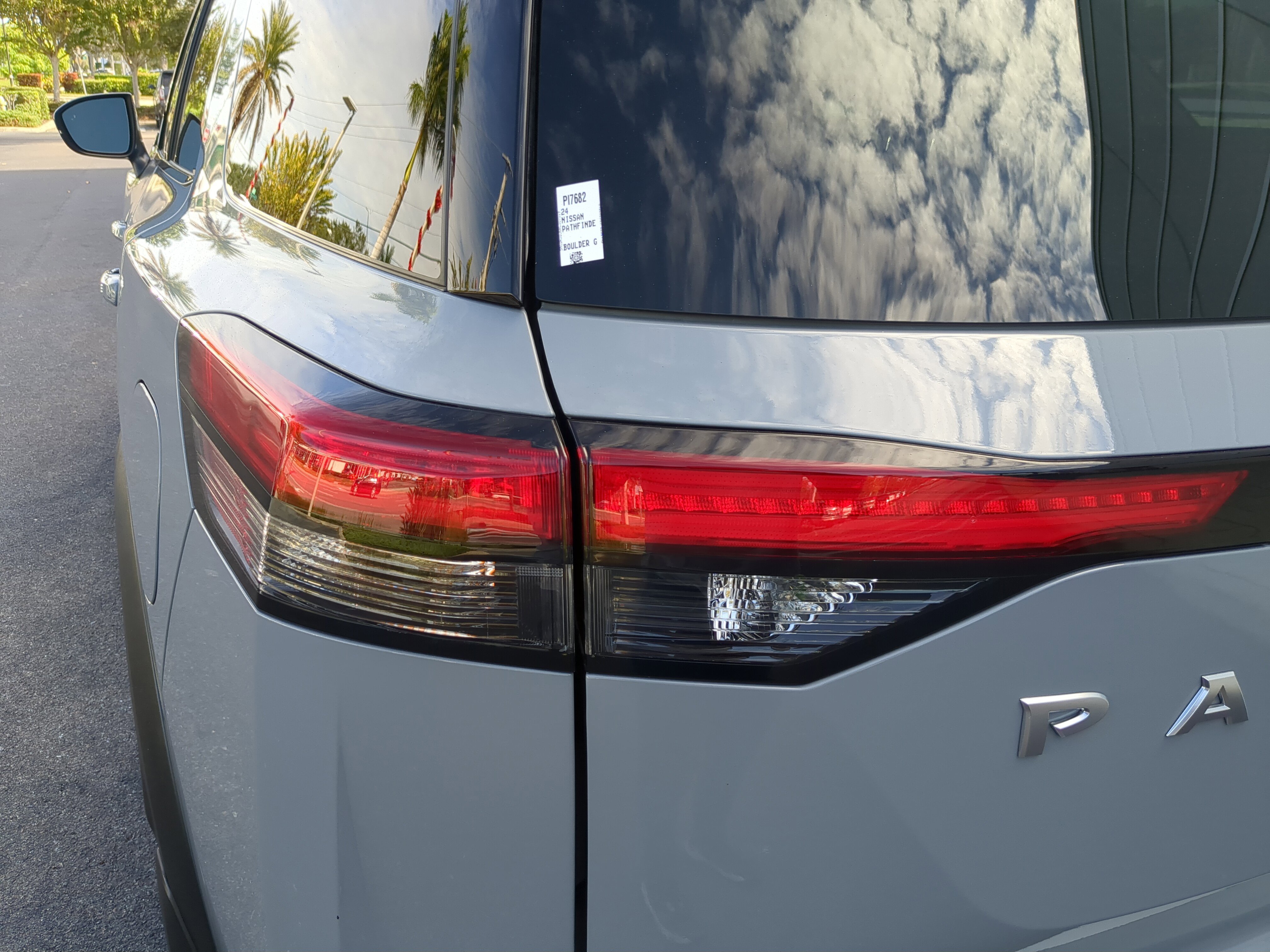 Used 2024 Nissan Pathfinder Platinum w/ Cargo Package image 10