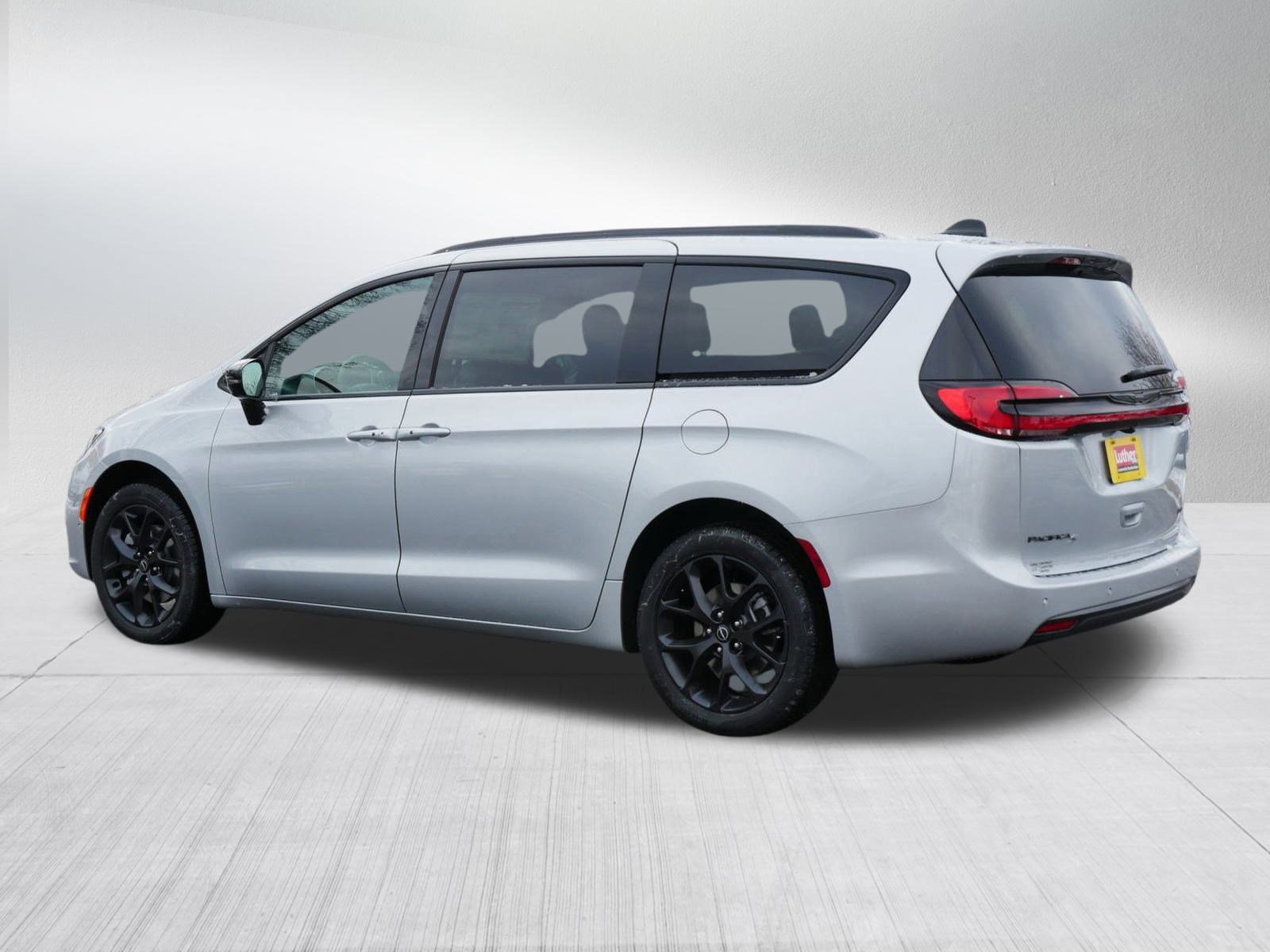 New 2026 Chrysler Pacifica Select image 5