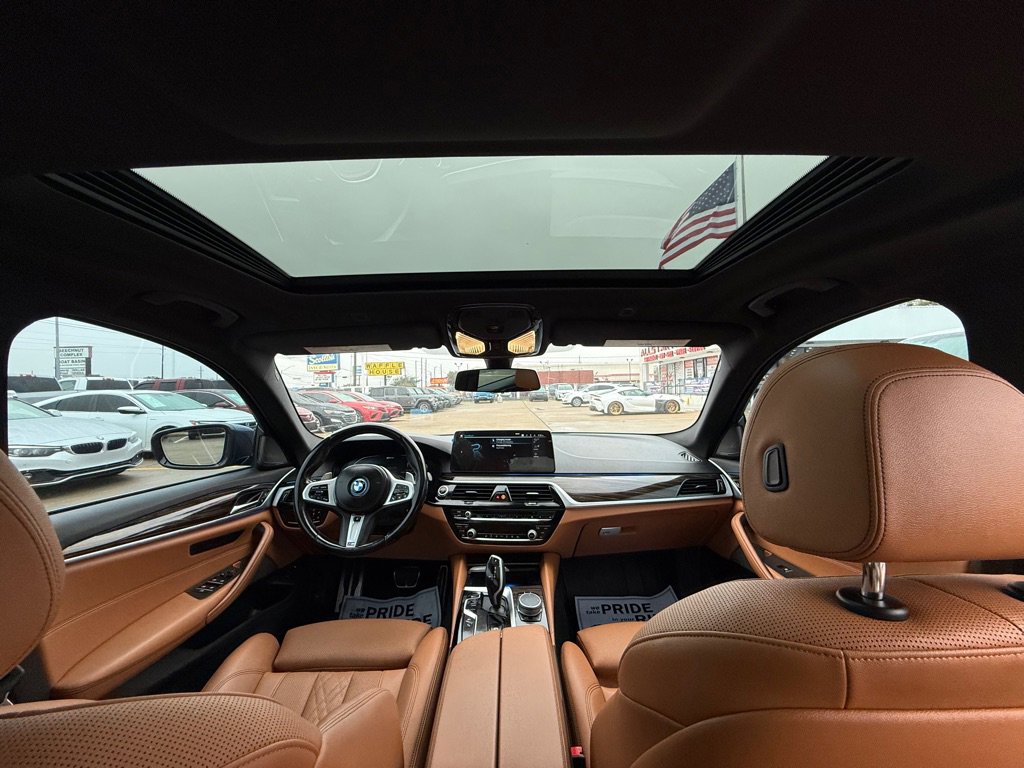 Used 2022 BMW 530e w/ Premium Package image 11