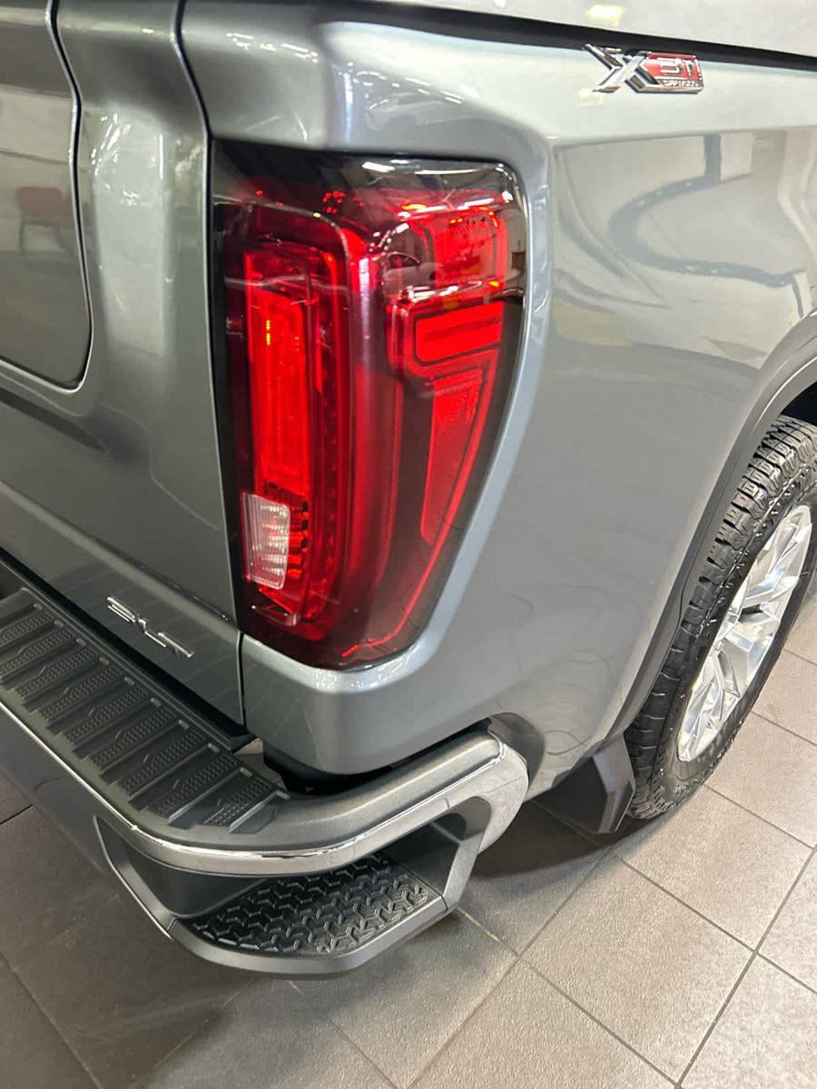 Used 2021 GMC Sierra 1500 SLT w/ SLT Convenience Package AWD/4WD image 6