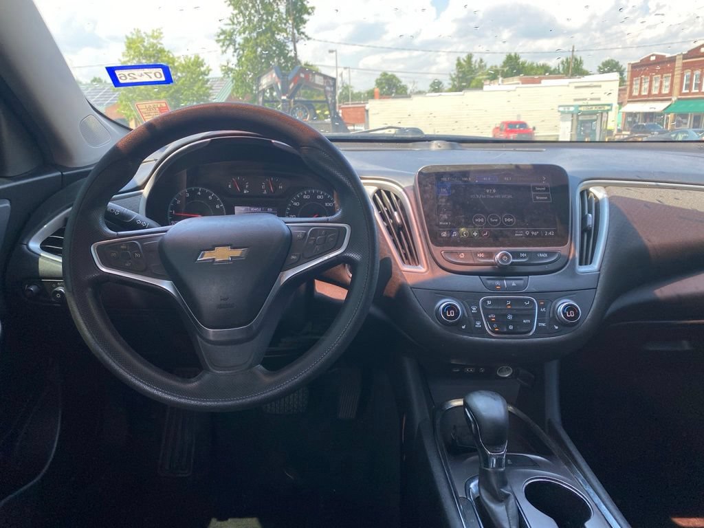 Used 2022 Chevrolet Malibu LT FWD image 13