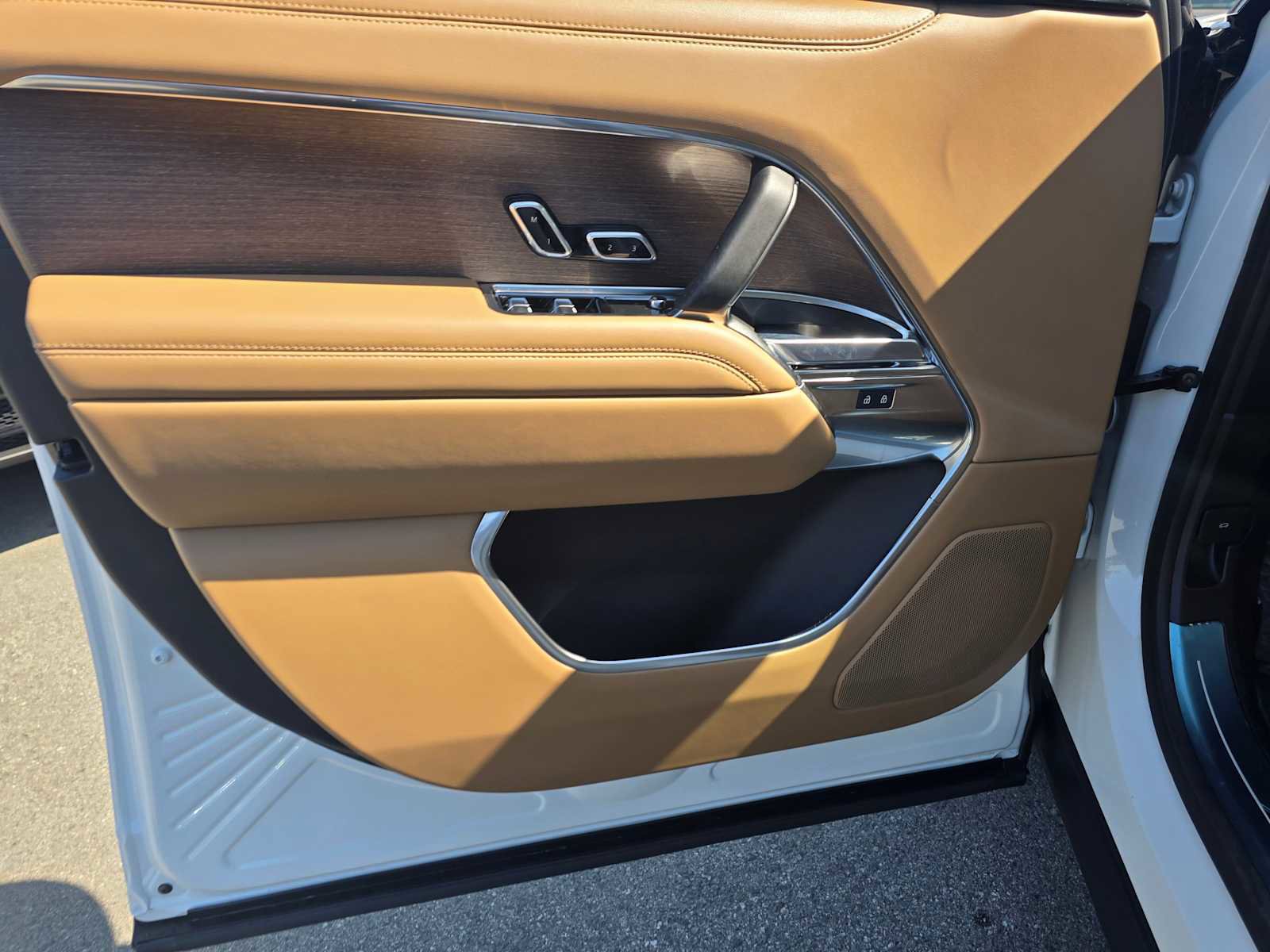 New 2025 Land Rover Range Rover Long Wheelbase SE image 25