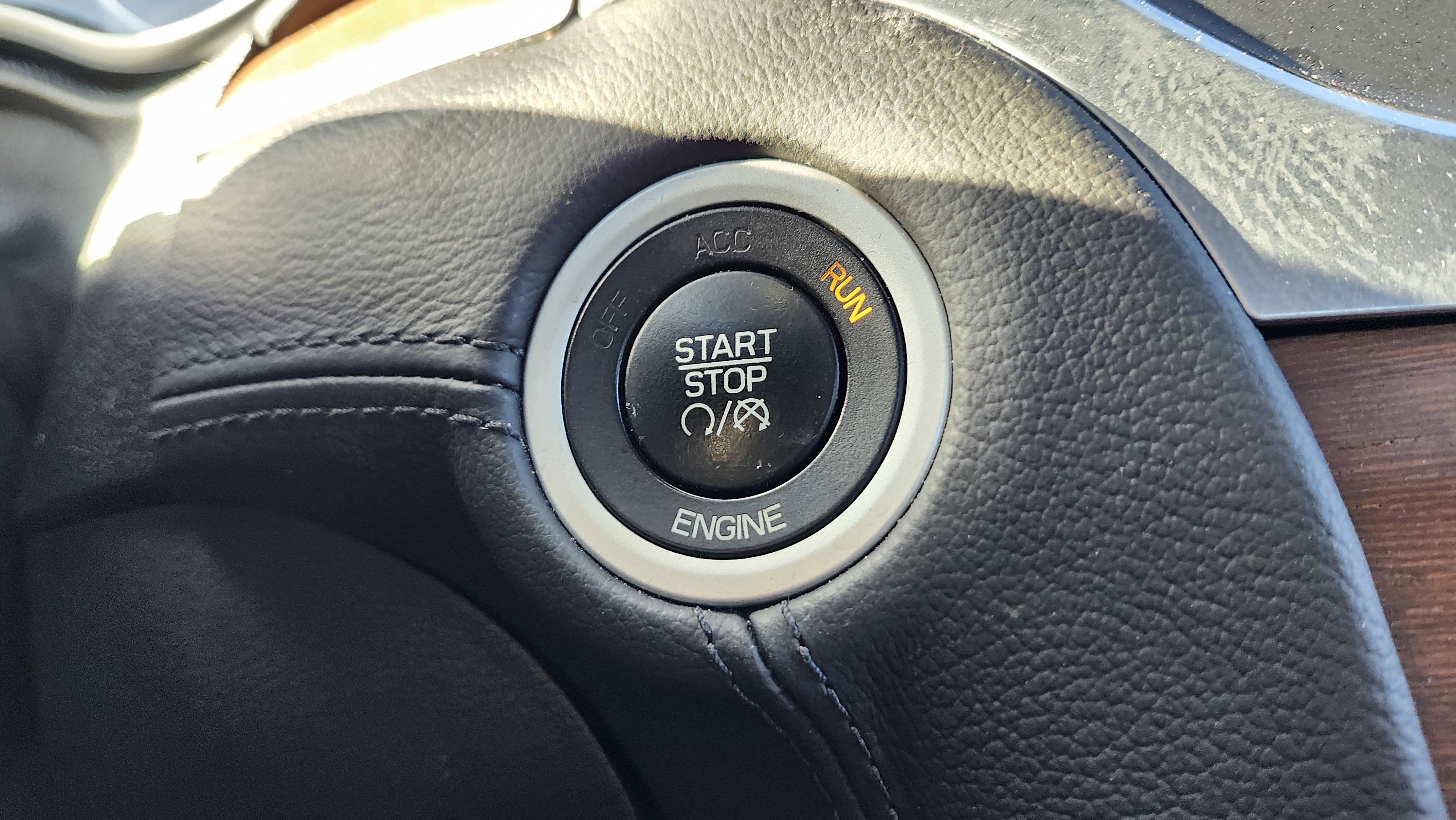 Used 2016 Chrysler 300 C Platinum image 32