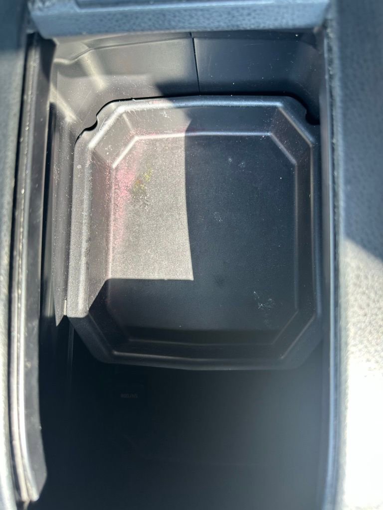 Used 2017 Toyota Highlander LE w/ Carpet Mat Package image 27