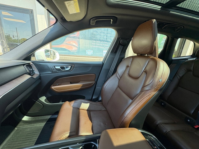 Used 2022 Volvo XC60 B5 Inscription w/ Advanced Package AWD/4WD image 15