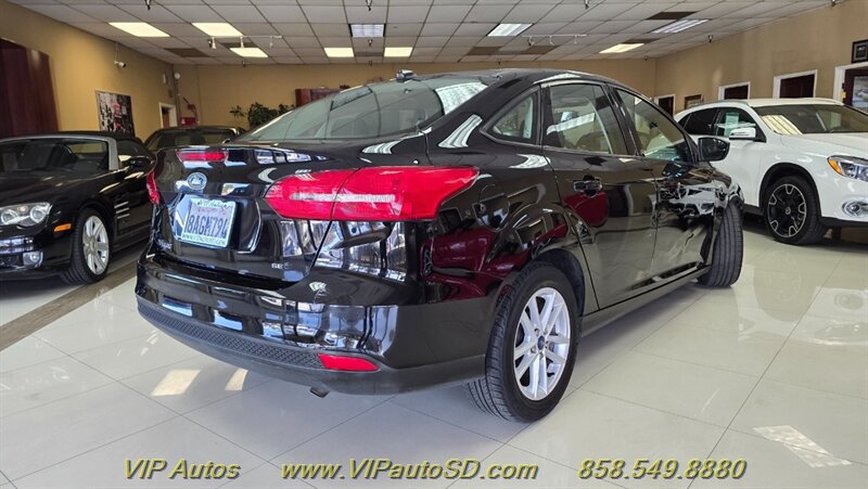 Used 2018 Ford Focus SE FWD image 4