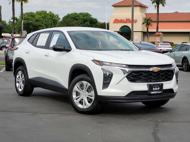Used 2024 Chevrolet Trax LS FWD image 2