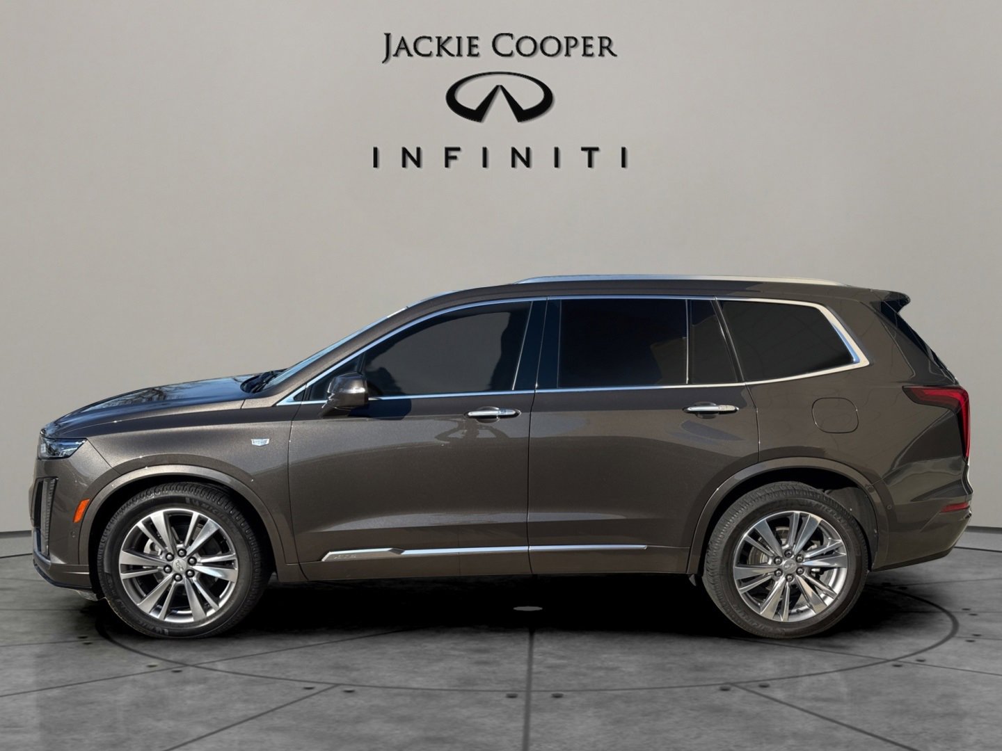 Used 2020 Cadillac XT6 Premium Luxury w/ Platinum Package image 2