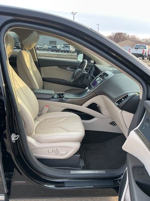 Used 2020 Lincoln Nautilus Reserve image 7