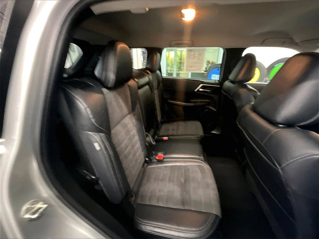 Used 2023 Mitsubishi Outlander SE image 16