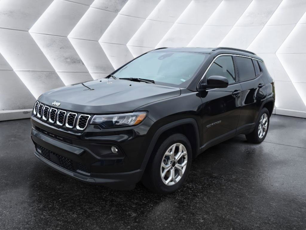 Used 2025 Jeep Compass Latitude image 1