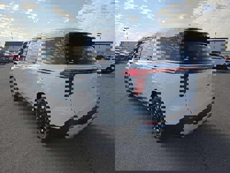 New 2026 Kia Carnival LXS image 4