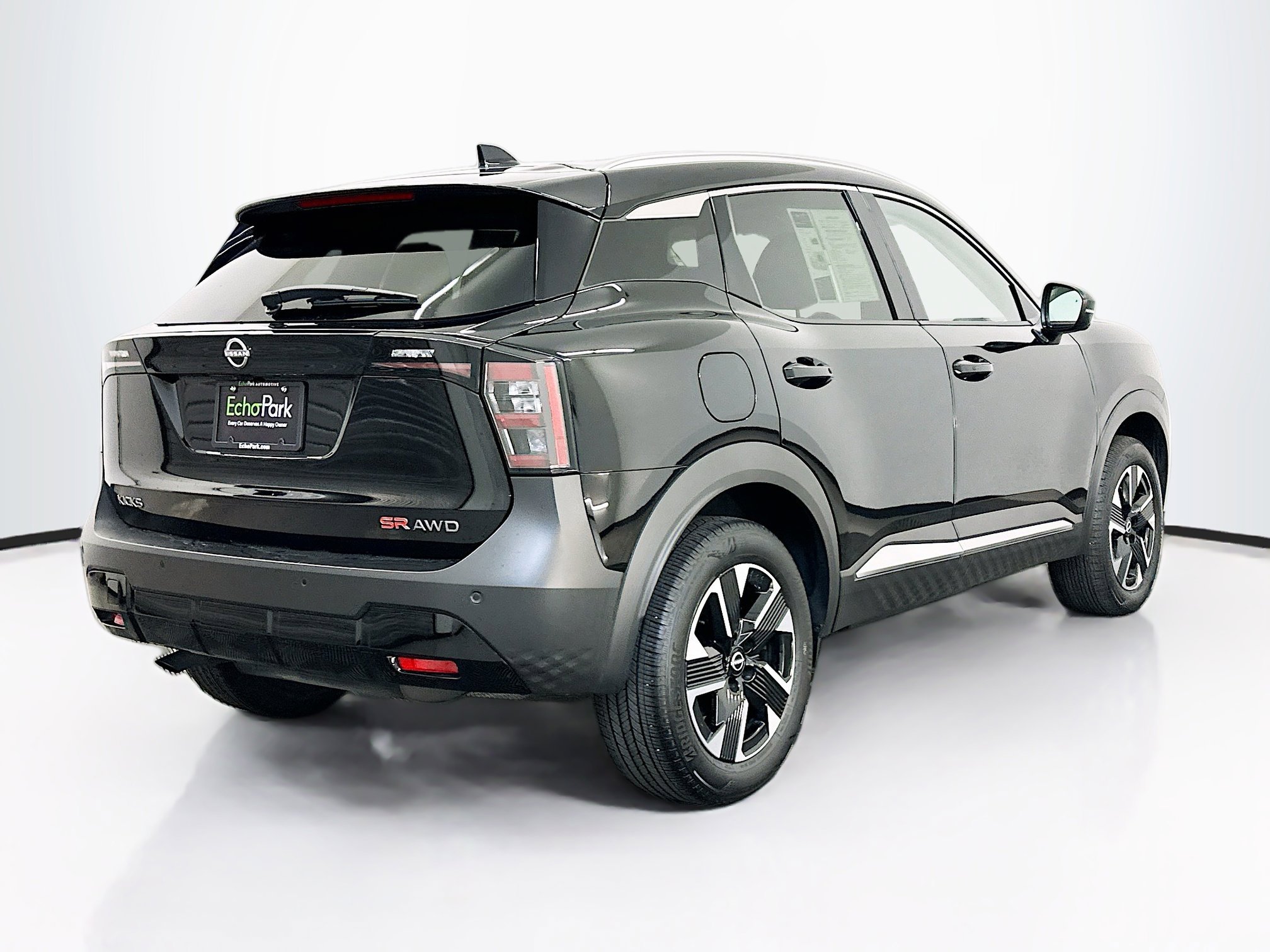 Used 2025 Nissan Kicks SR image 9