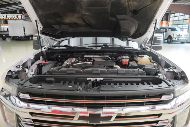 Used 2022 Chevrolet Silverado 2500 High Country w/ Z71 Off-Road Package AWD/4WD image 7
