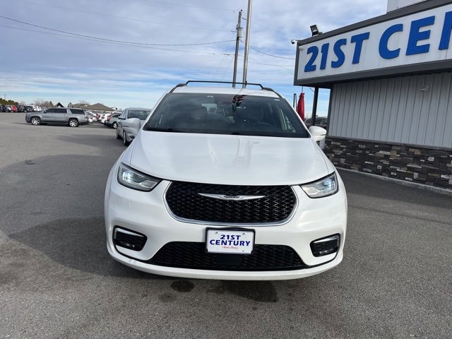 Used 2022 Chrysler Pacifica Touring image 4