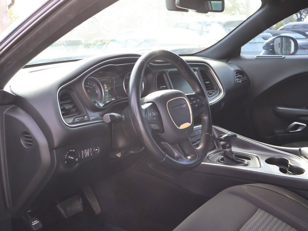 Used 2017 Dodge Challenger R/T image 18