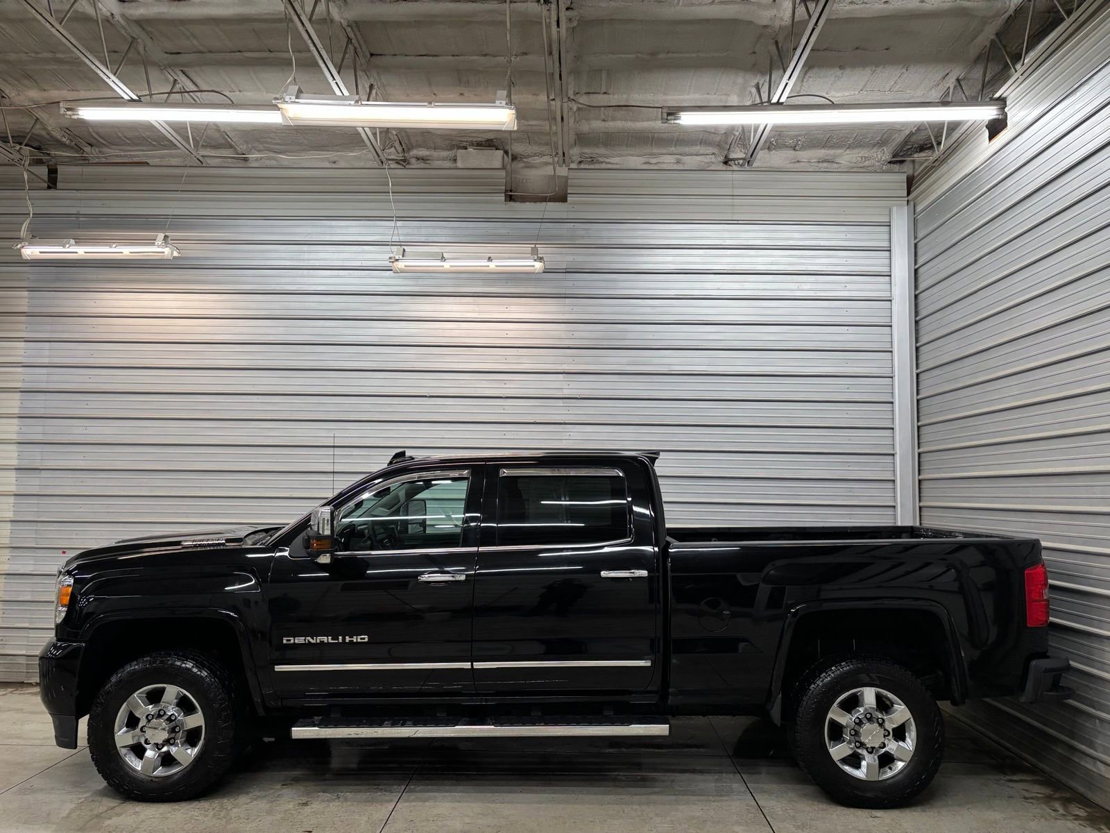 Used 2018 GMC Sierra 3500 Denali w/ Duramax Plus Package image 8