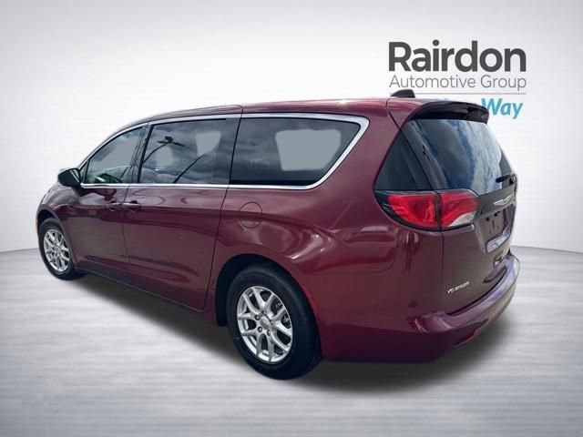 Used 2023 Chrysler Voyager LX FWD image 5
