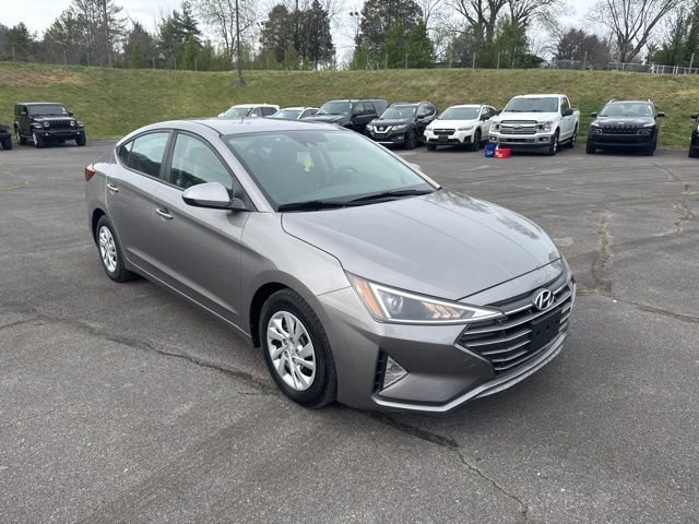 Used 2020 Hyundai Elantra SE FWD image 2