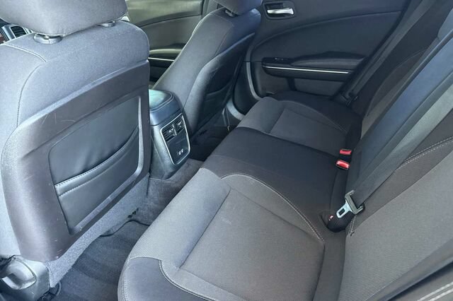 Used 2018 Dodge Charger SXT RWD image 12