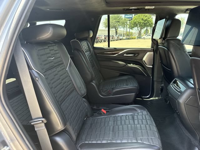 Certified 2022 Cadillac Escalade Premium Luxury Platinum w/ Heavy-Duty Trailer Package AWD/4WD image 34