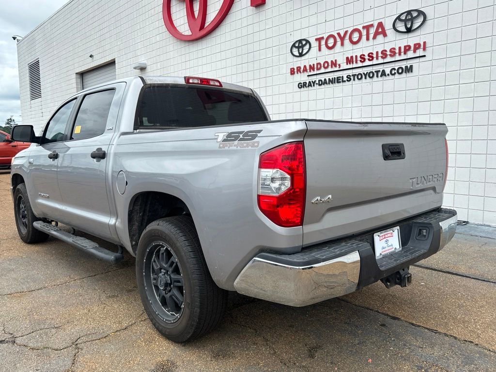 Used 2017 Toyota Tundra SR5 w/ SR5 Upgrade Package AWD/4WD image 3