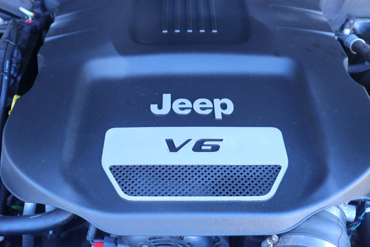 Used 2014 Jeep Wrangler Unlimited Rubicon w/ Connectivity Group image 34