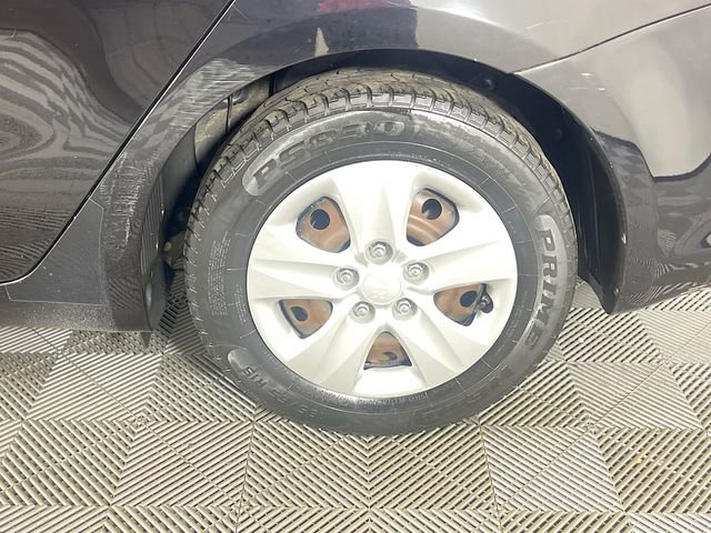 Used 2017 Kia Forte LX image 28