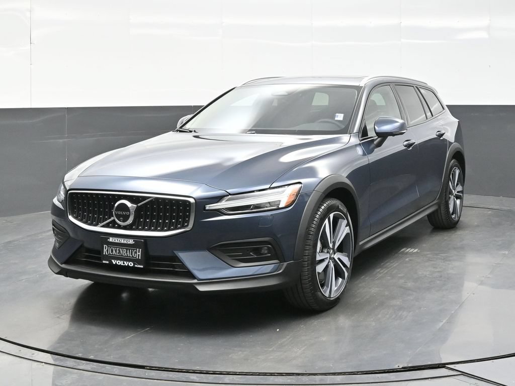 Used 2026 Volvo V60 B5 Cross Country Plus AWD/4WD image 2