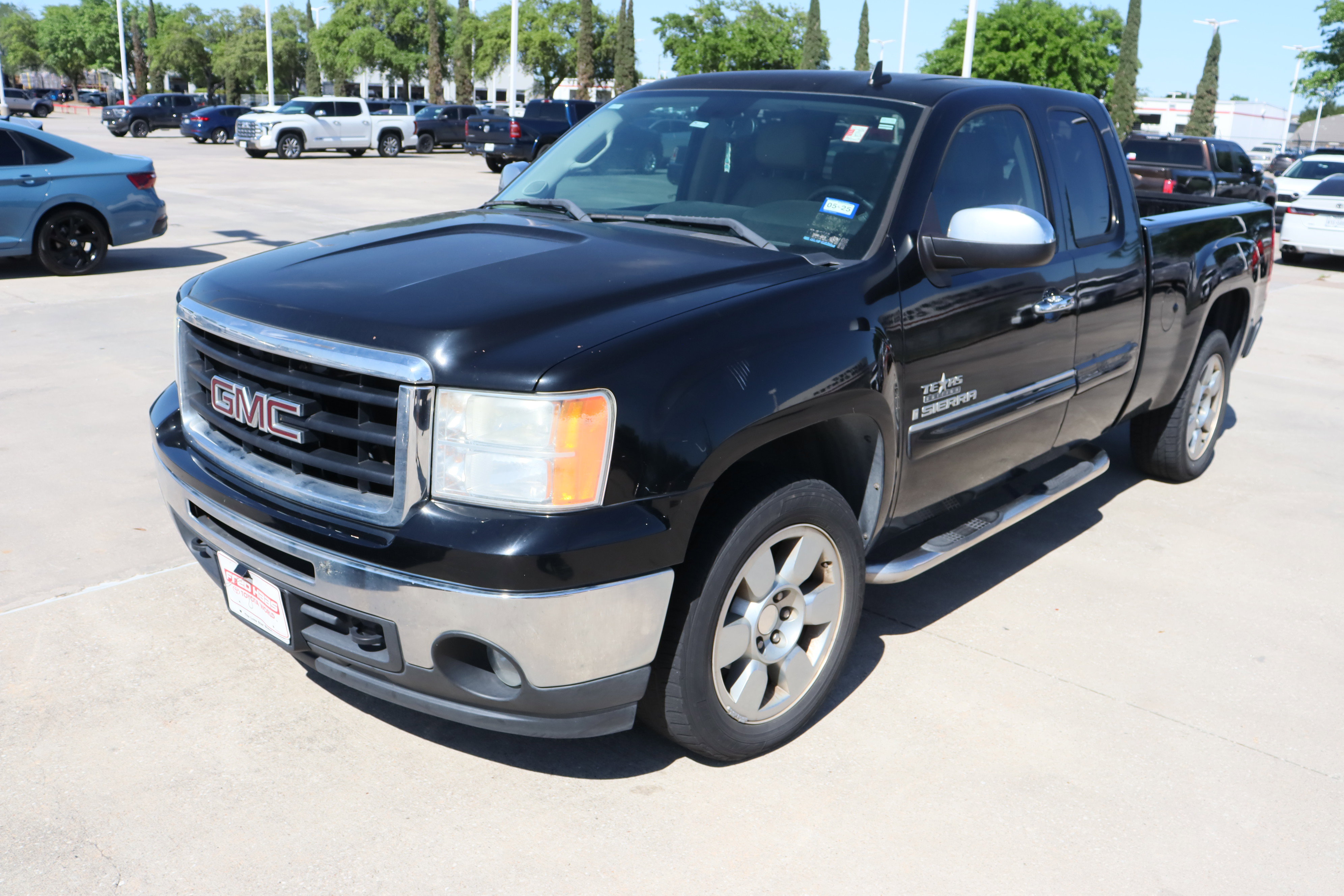 Used 2009 GMC Sierra 1500 SLE w/ Texas Edition image 3