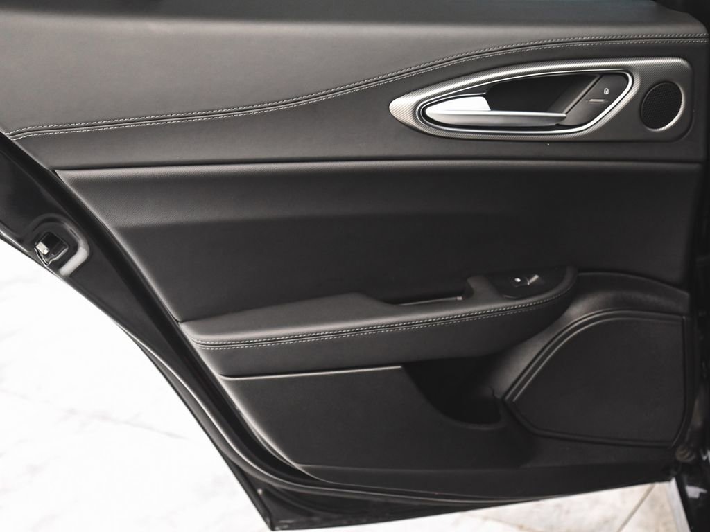 Used 2024 Alfa Romeo Giulia Veloce image 13