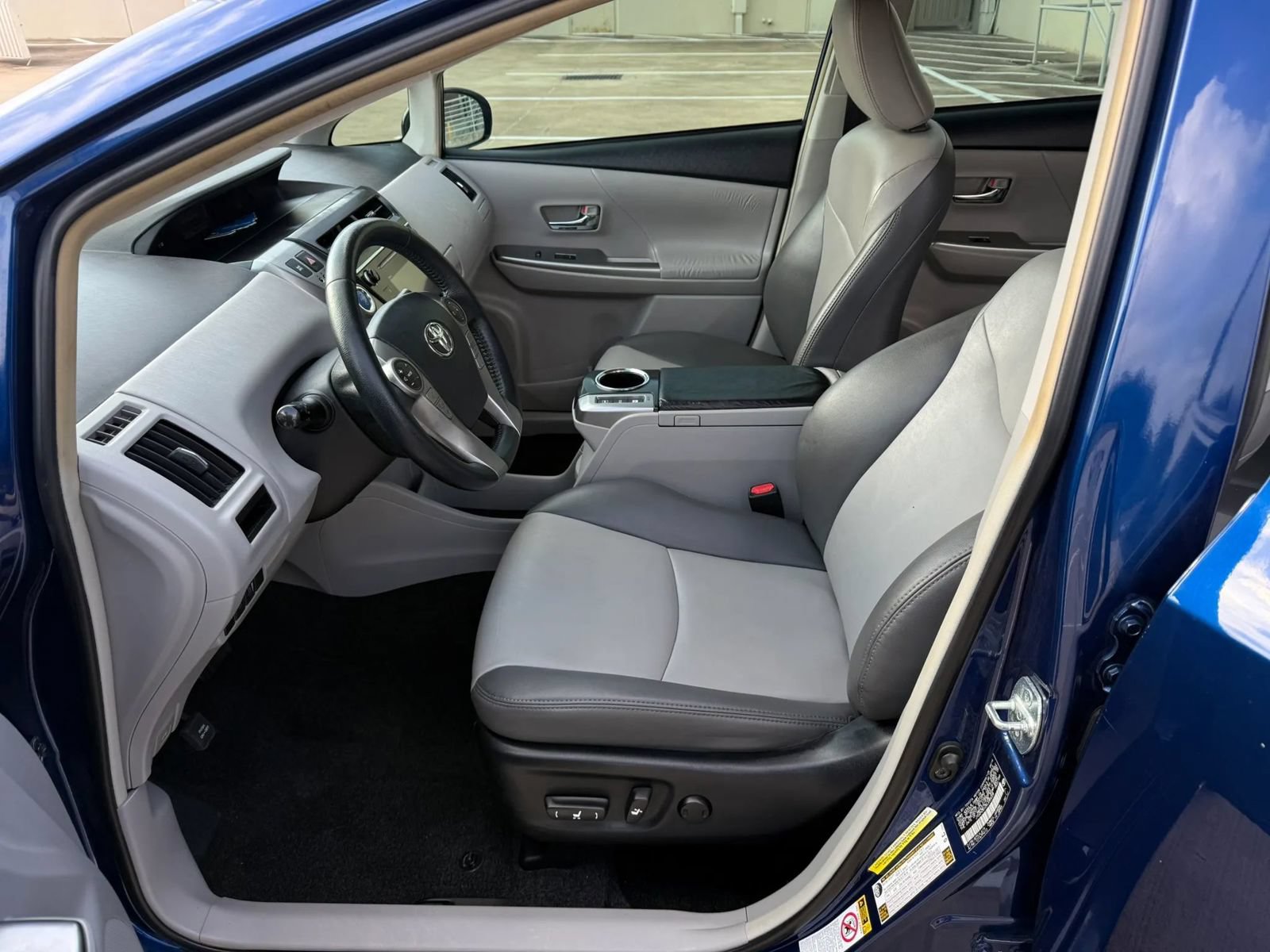 Used 2016 Toyota Prius V Four FWD image 10