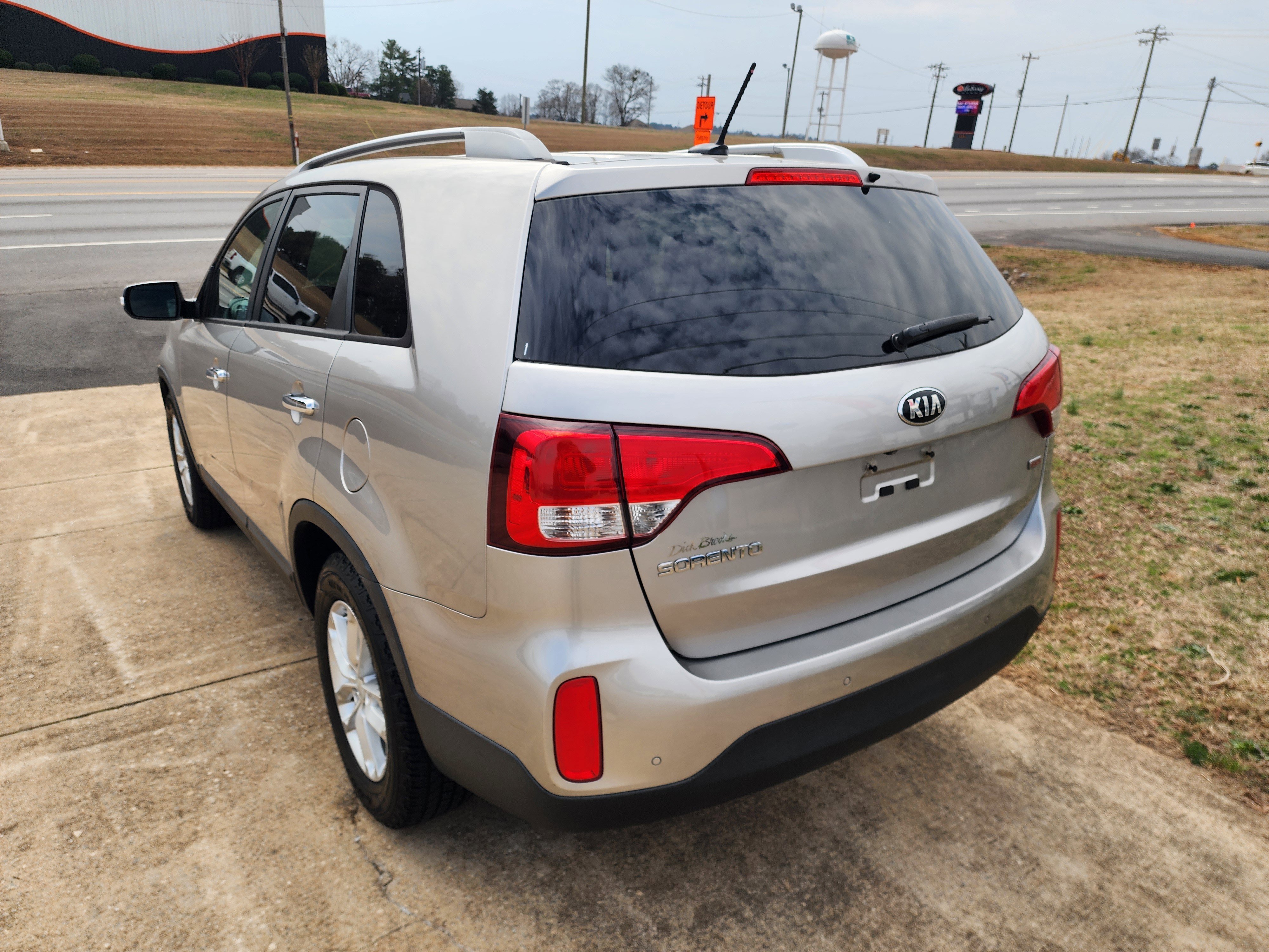 Used 2015 Kia Sorento LX image 7