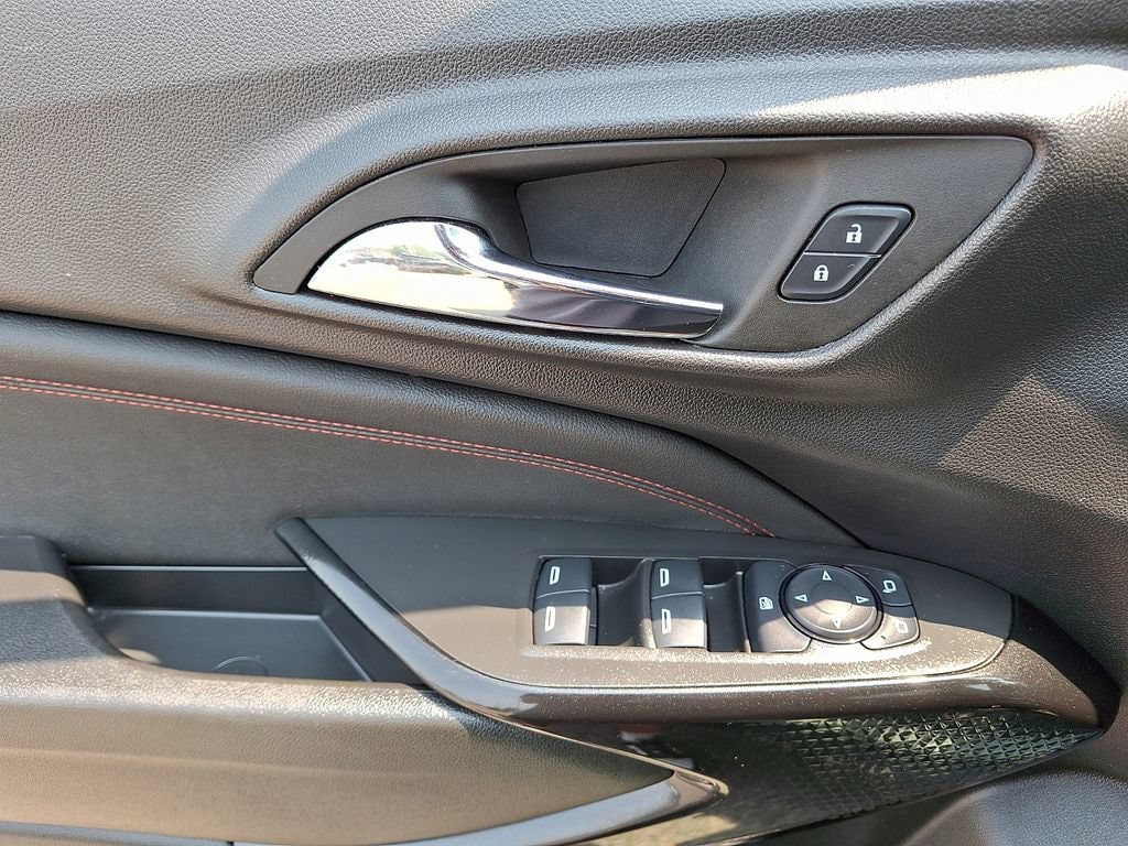 Certified 2024 Chevrolet Trax RS w/ Sunroof Package FWD image 17