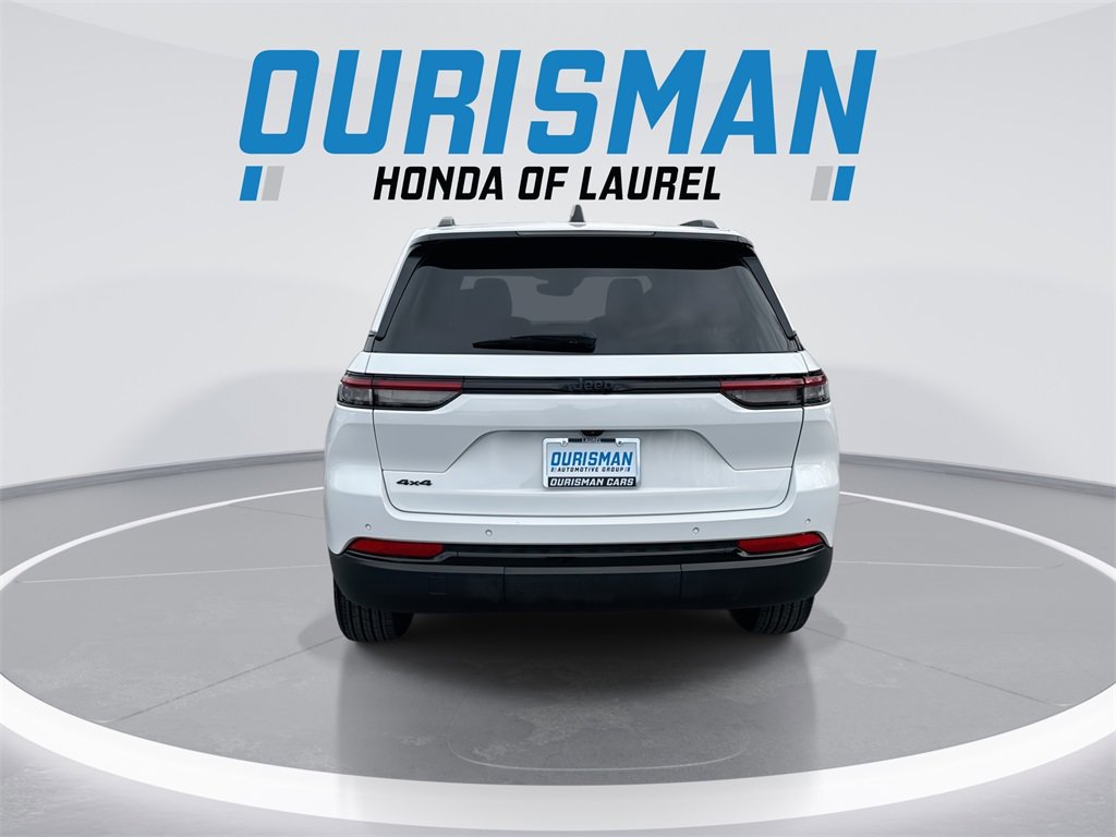 Used 2024 Jeep Grand Cherokee Altitude image 7