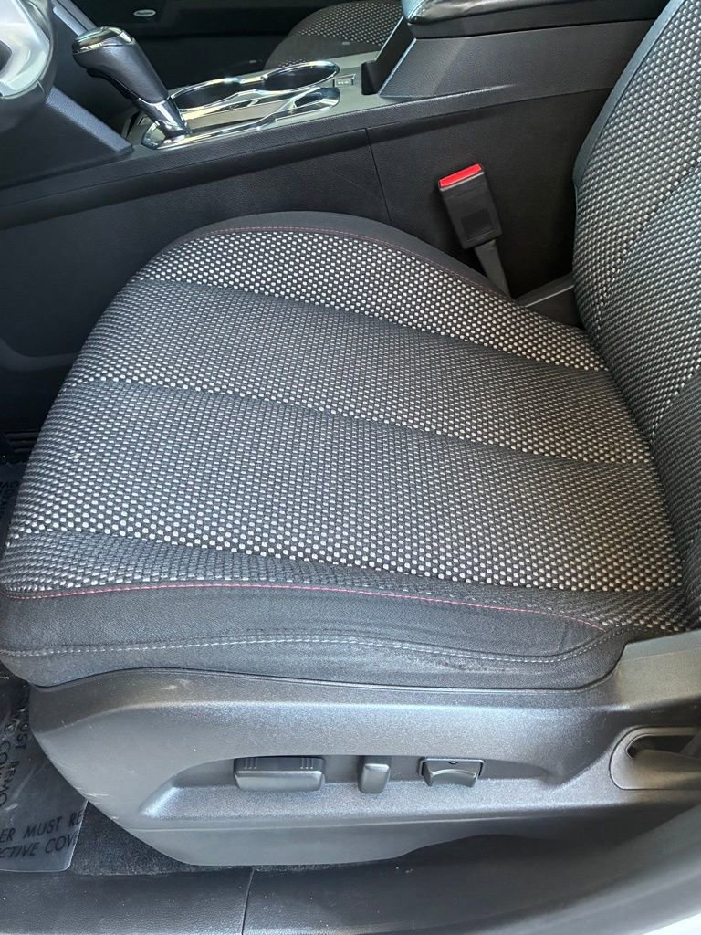 Used 2017 Chevrolet Equinox LT image 23