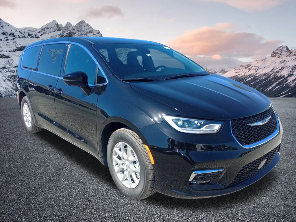 New 2026 Chrysler Pacifica Select image 3