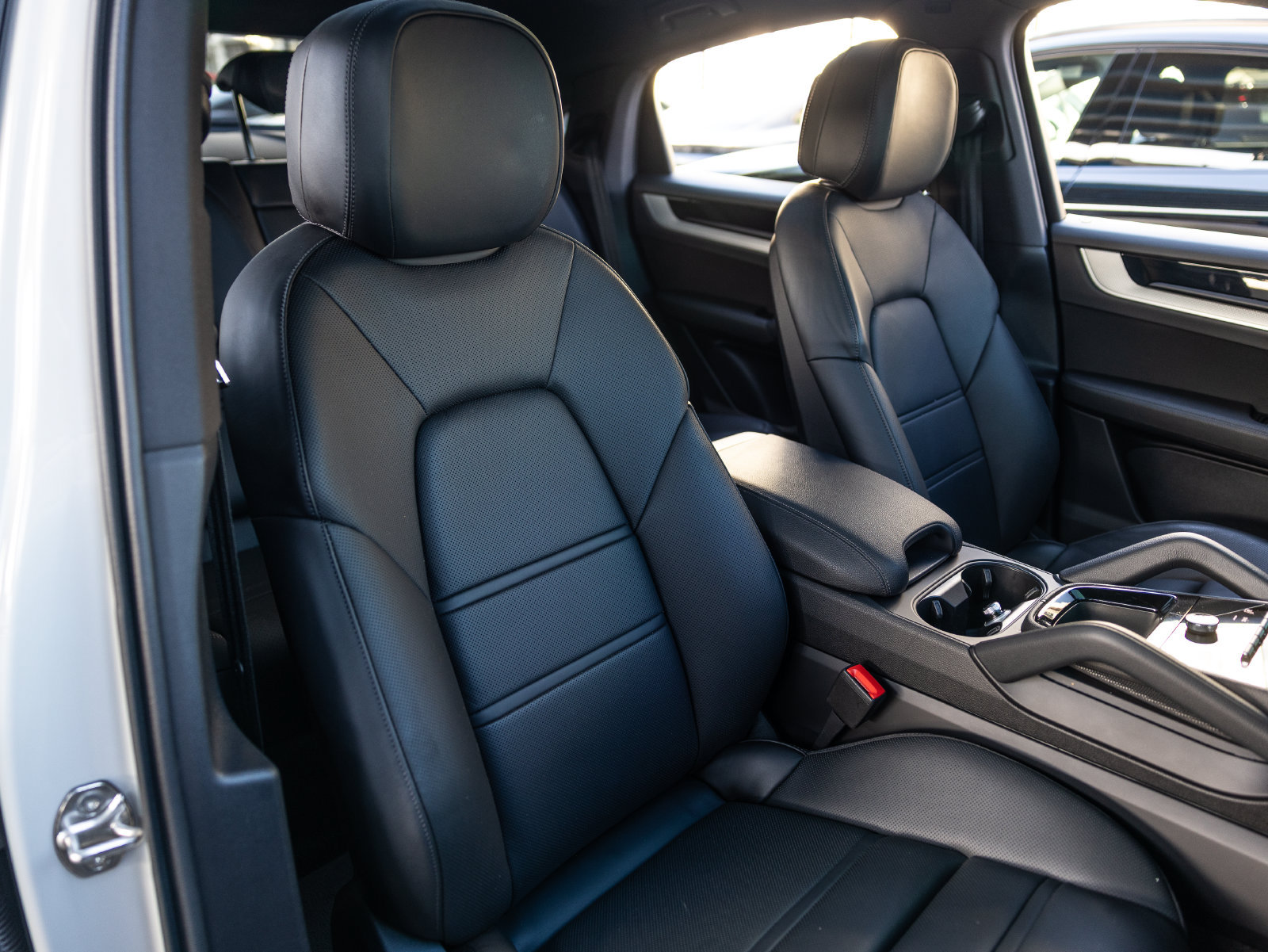 Certified 2024 Porsche Cayenne Coupe AWD/4WD image 37