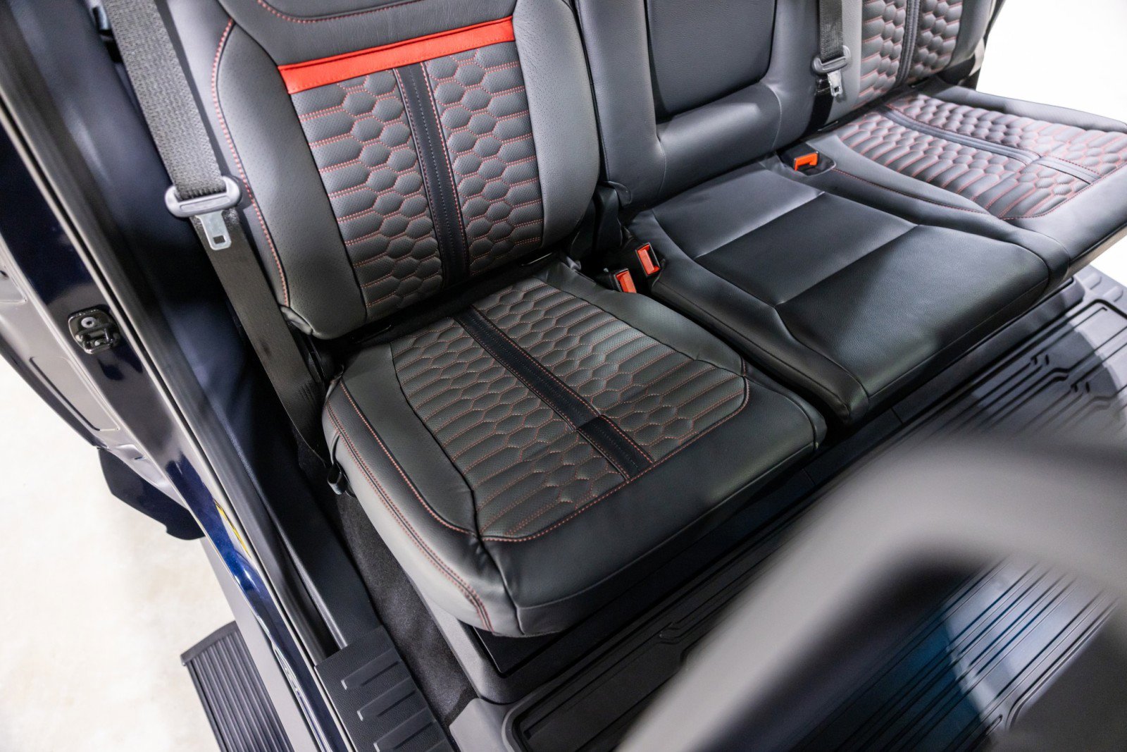 Used 2025 Ford F150 Lariat w/ Equipment Group 501A Mid image 34