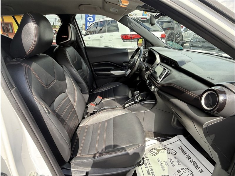 Used 2020 Nissan Kicks SR w/ SR Premium Package image 32