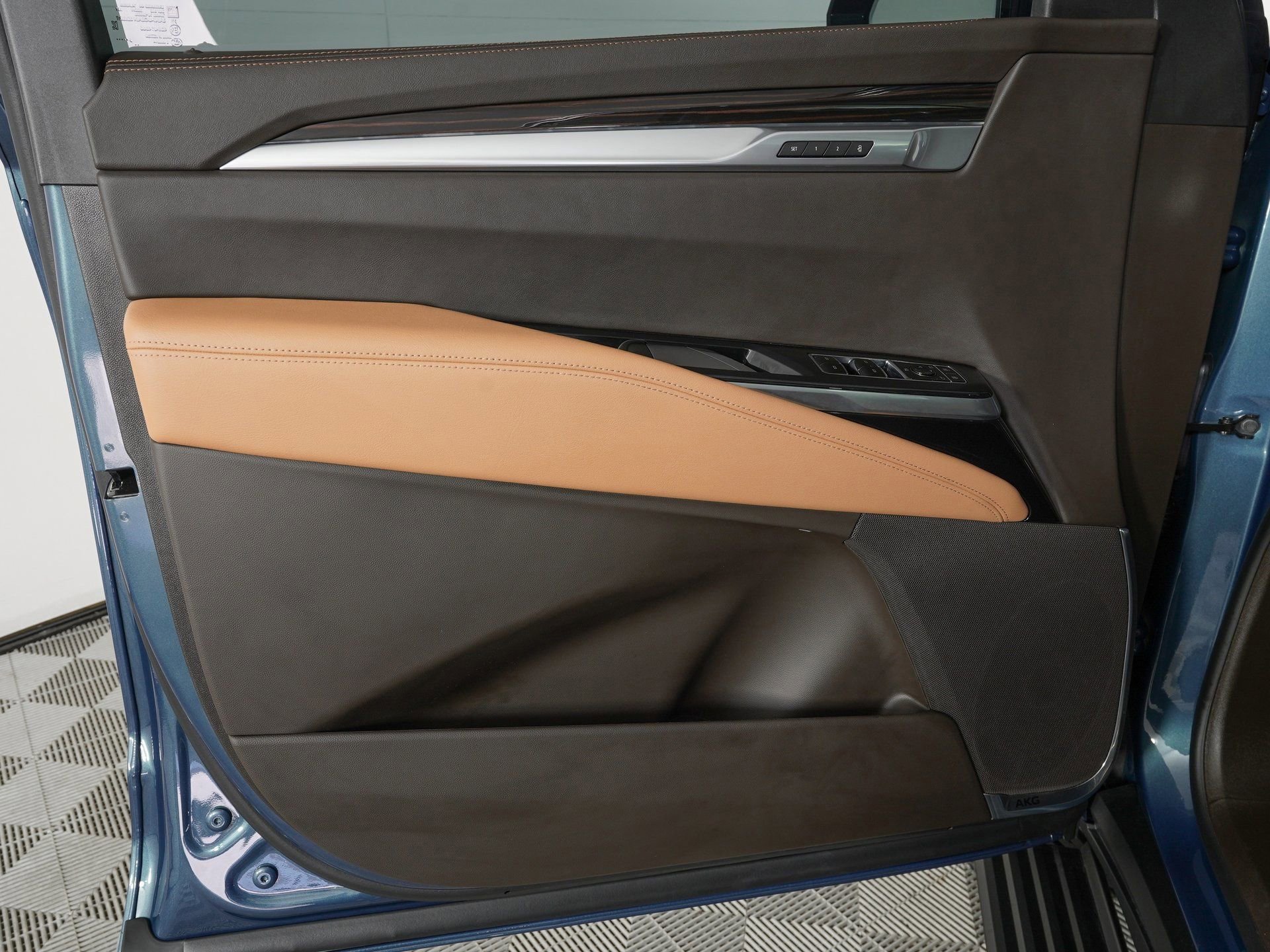 Used 2026 Cadillac Escalade Luxury w/ LPO, Radiant Package image 18