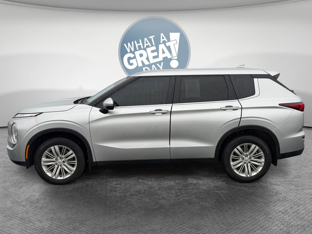 Used 2023 Mitsubishi Outlander ES image 7