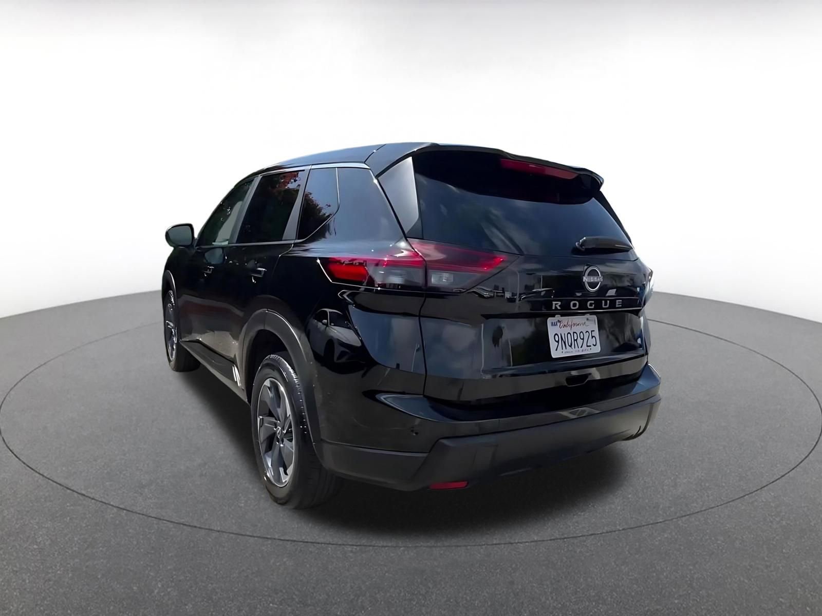 Used 2025 Nissan Rogue SV FWD image 11