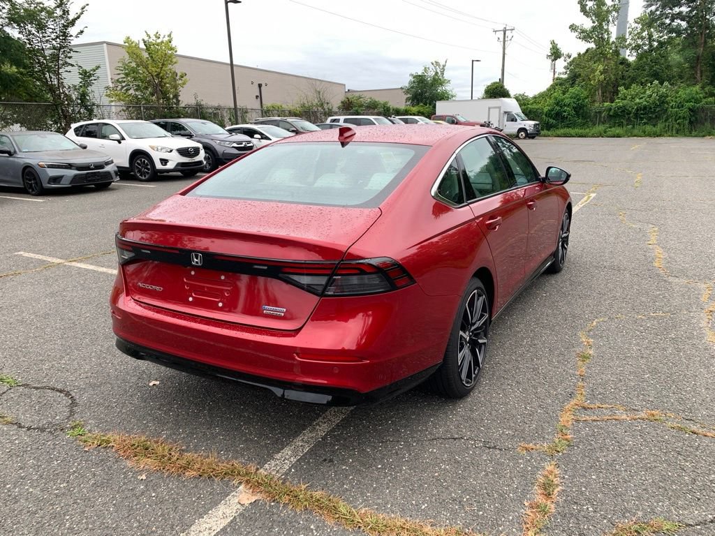 Used 2025 Honda Accord Touring image 3