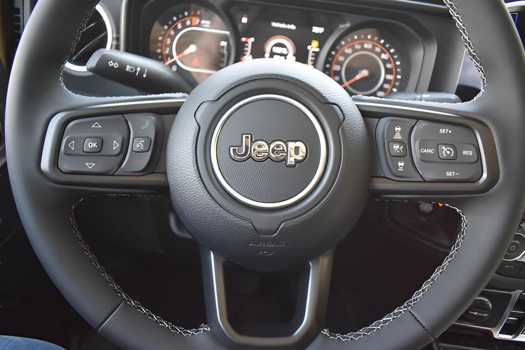 Used 2025 Jeep Gladiator Sport AWD/4WD image 19
