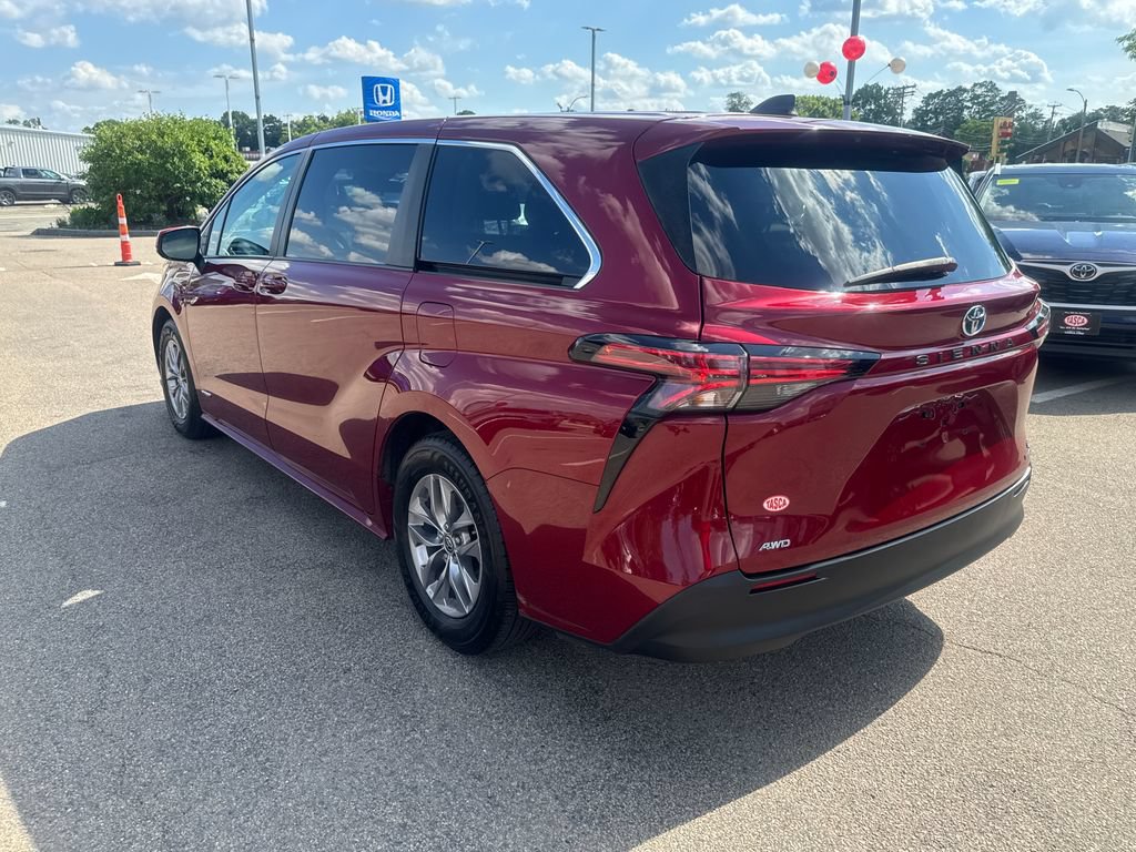 Used 2021 Toyota Sienna LE AWD/4WD image 5