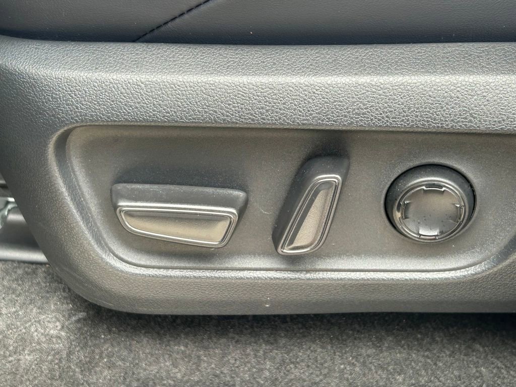 Used 2025 Toyota 4Runner Platinum AWD/4WD image 28