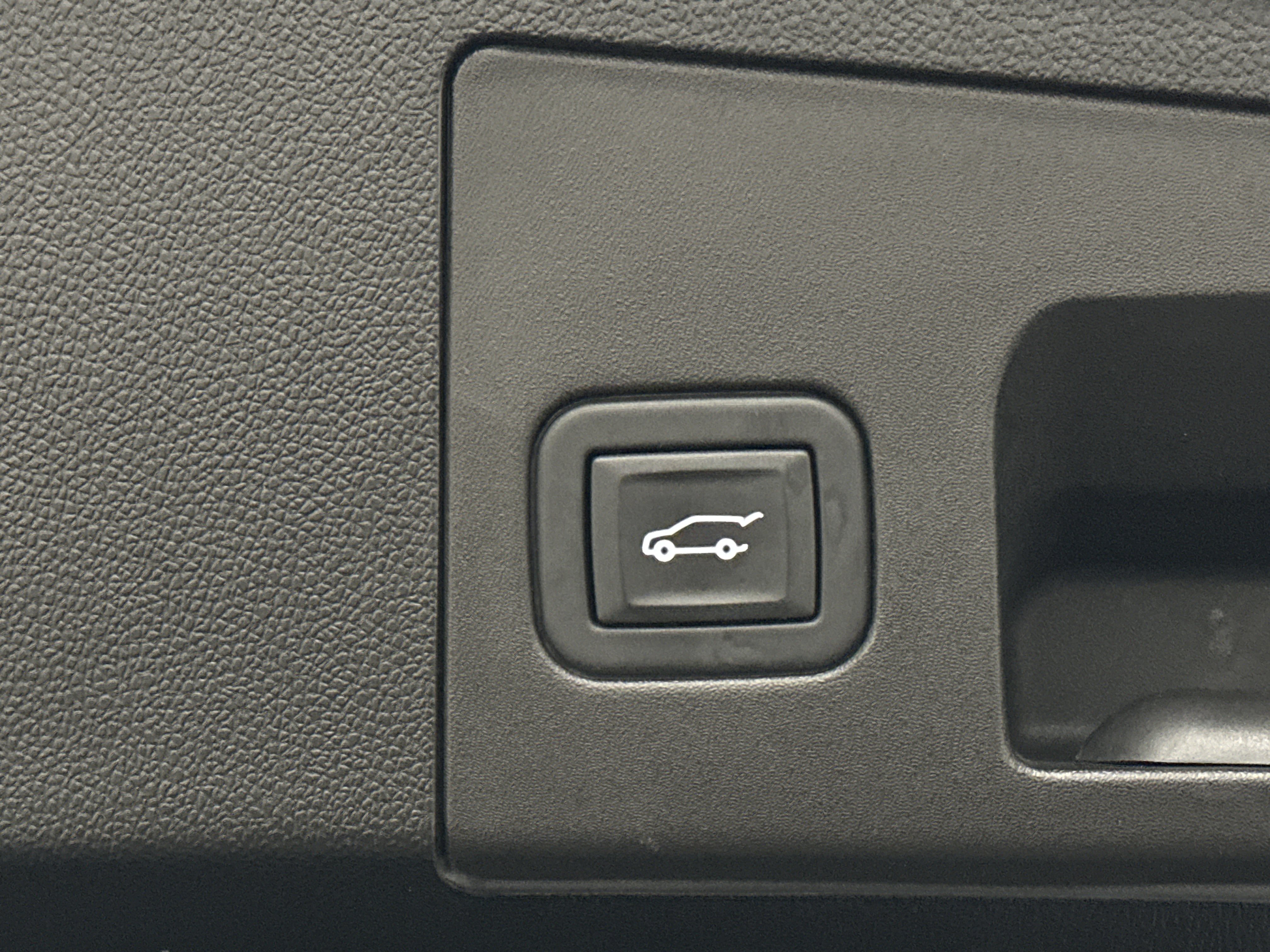 Used 2024 Cadillac XT4 Sport image 16