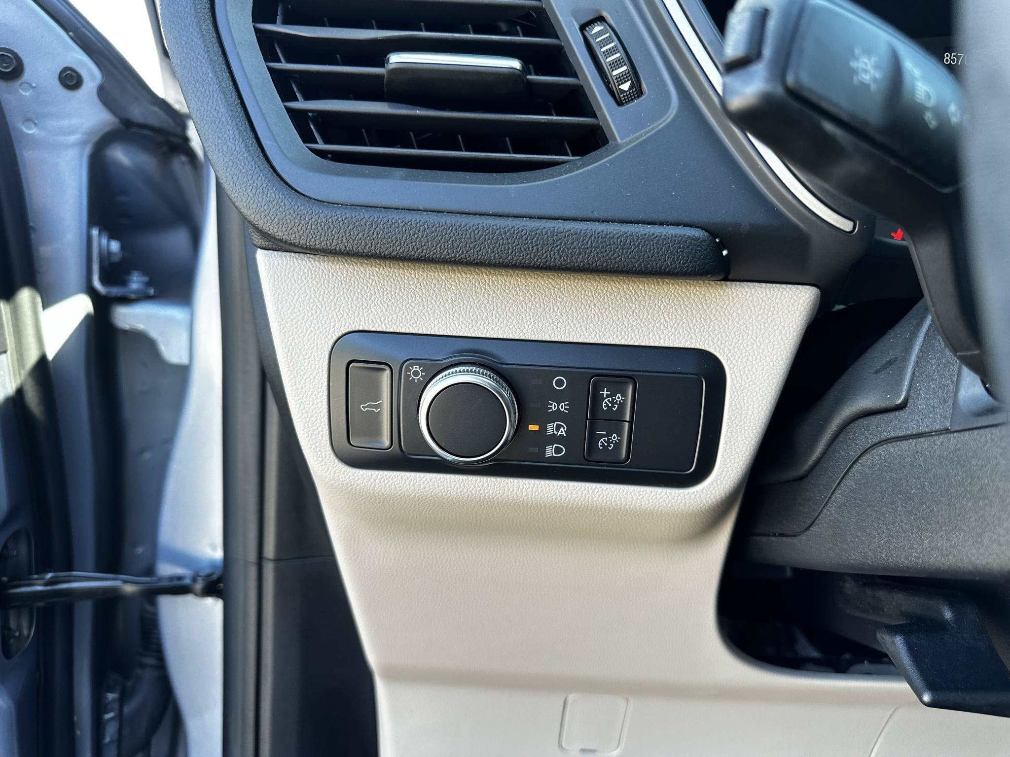 Used 2022 Ford Escape SE w/ Convenience Package FWD image 14